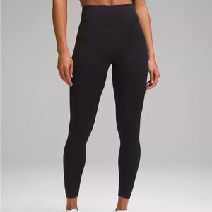 Lululemon Breezthrough HR leggings 25”
